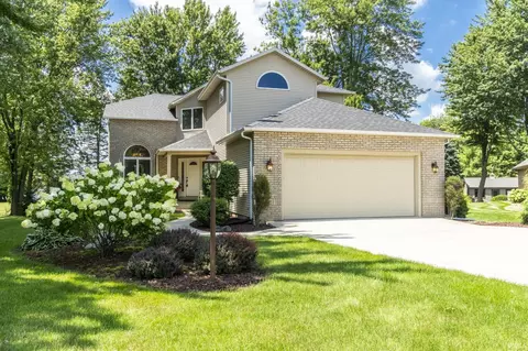 213 Apple Tree Ln, Wakarusa, IN 46573 photo 2