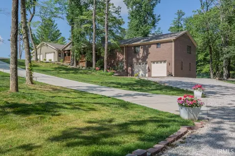 7110 Kremer Rd, Evansville, IN 47720