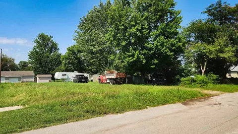 724 E Beech St, Sullivan, IN 47882 photo 2
