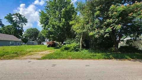 724 E Beech St, Sullivan, IN 47882 photo 4