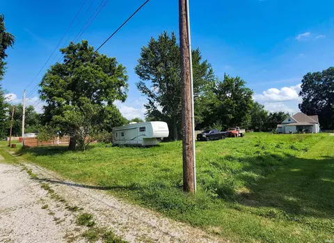 724 E Beech St, Sullivan, IN 47882 photo 5