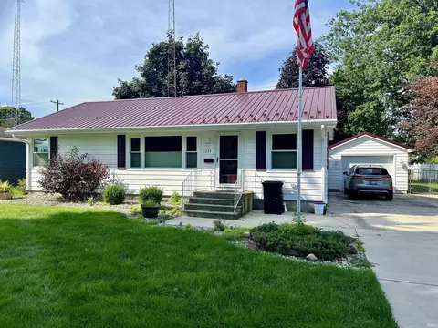 1235 Lakeshore Dr, Rochester, IN 46975