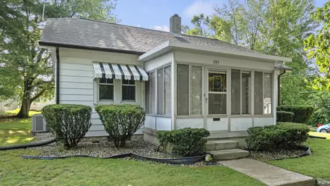 705 S Union St, Warsaw, IN 46580
