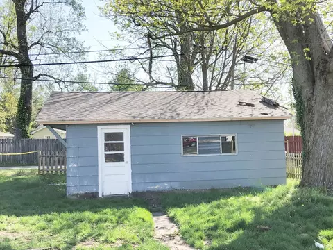 420 N 8th St, Mitchell, IN 47446 photo 3