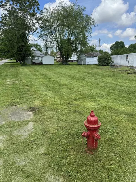 505 E 3rd St, Bicknell, IN 47512 photo 1