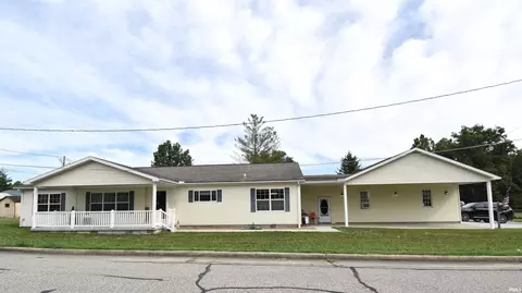 840 NE 10th St, Linton, IN 47441