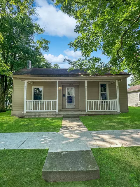 209 W Van Buren St, Leesburg, IN 46538