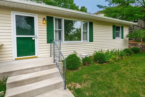 1909 E Wilton Ct, Bloomington, IN 47401 photo 2