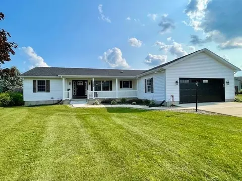 10605 Robin Ln, Plymouth, IN 46563