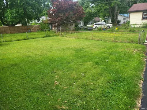 907 N Jackson St, Bloomington, IN 47404 photo 5