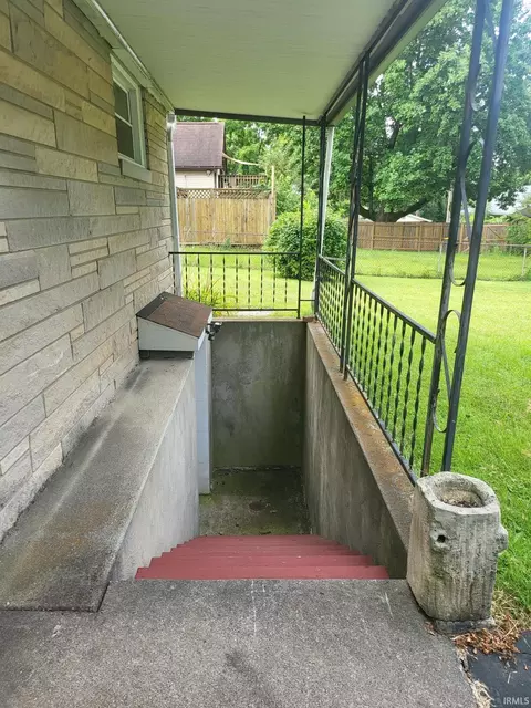 907 N Jackson St, Bloomington, IN 47404 photo 4
