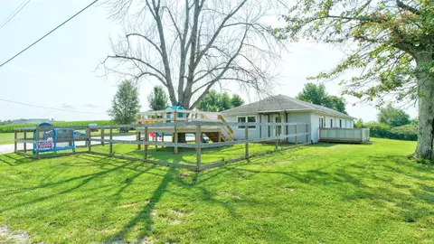 3142 N Folsomville Rd, Boonville, IN 47601