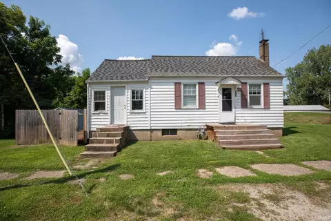 206 W Railroad St, Etna Green, IN 46524