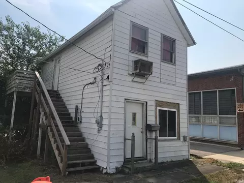 126 W Harrison St, Oakland City, IN 47660
