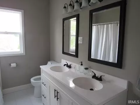 109 E Wayne St, Lagrange, IN 46761 photo 6