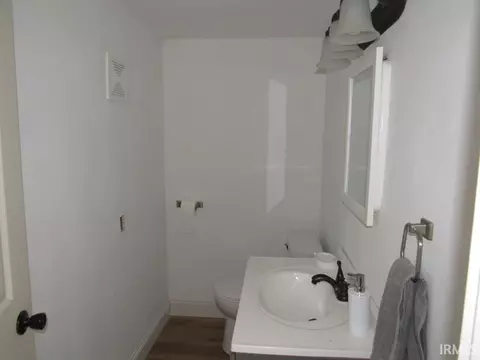 109 E Wayne St, Lagrange, IN 46761 photo 7