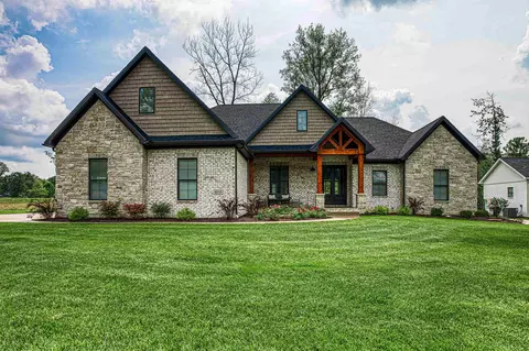 1614 Victoria Woods Dr, Boonville, IN 47601