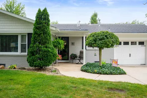 290 S Maple Dr, Albany, IN 47320