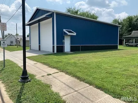 389 NE G St, Linton, IN 47441