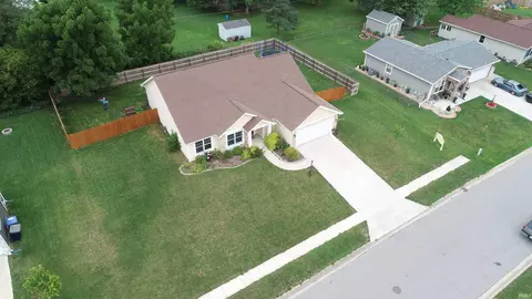 1824 S West Point Dr, Warsaw, IN 46580