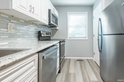 2331 E Winding Brook Cir, Bloomington, IN 47401 photo 3