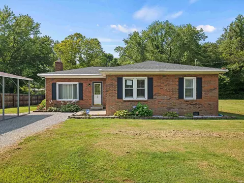 533 W New Hope Rd, Boonville, IN 47601