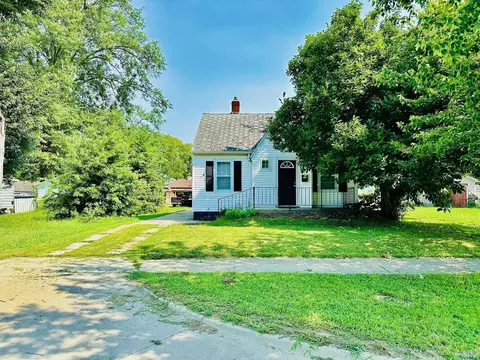 2136 Hulman St, Terre Haute, IN 47803