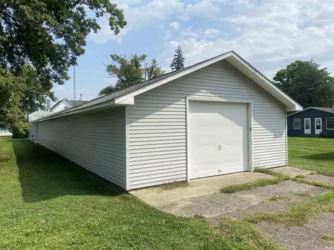 313 E Chicago St, Syracuse, IN 46567 photo 5