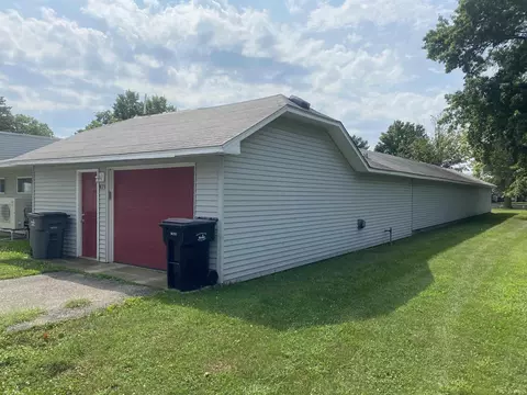 313 E Chicago St, Syracuse, IN 46567 photo 6