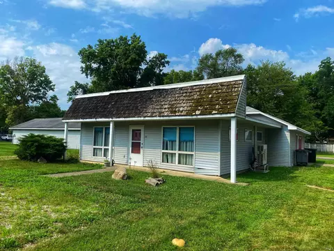 313 E Chicago St, Syracuse, IN 46567 photo 1