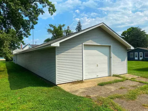 313 E Chicago St, Syracuse, IN 46567 photo 4