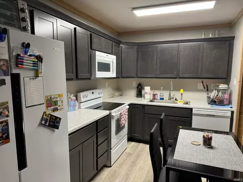 313 E Chicago St, Syracuse, IN 46567 photo 8