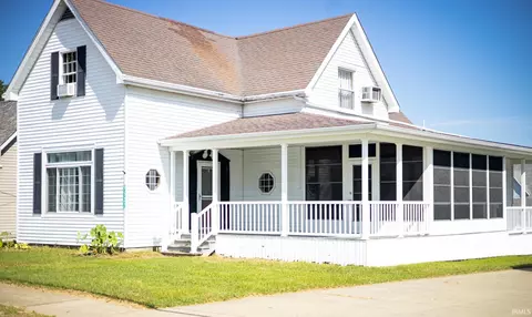 9532 Main St, Oakland City, IN 47660