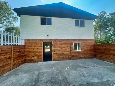 682 Rager Rd, Mitchell, IN 47446 photo 2