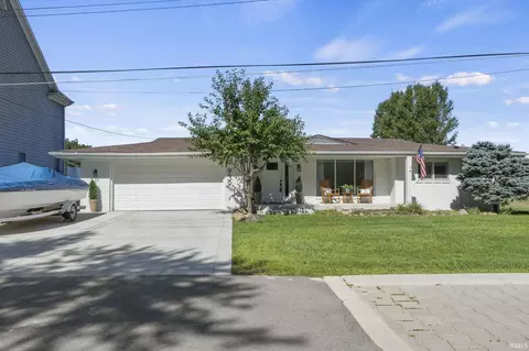 939 Country Club Ln, Warsaw, IN 46580