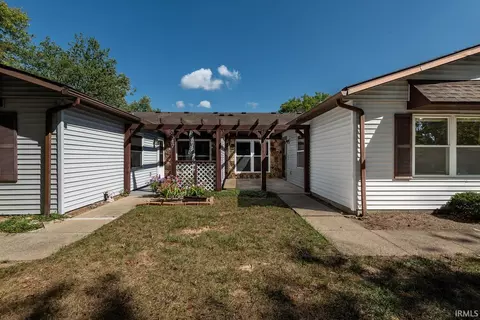 1114 E Regency Dr, Bloomington, IN 47401 photo 3