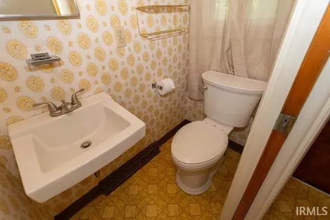 914 Eckman St, South Bend, IN 46614 photo 17