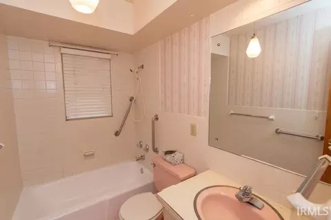 914 Eckman St, South Bend, IN 46614 photo 12