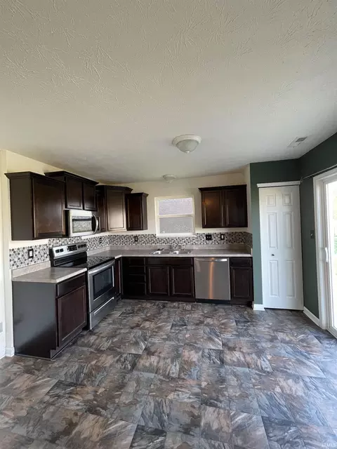 3903 Shadowbrook, Marion, IN 46953 photo 3