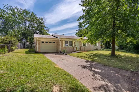 2010 Broadmoor Ave, Evansville, IN 47714