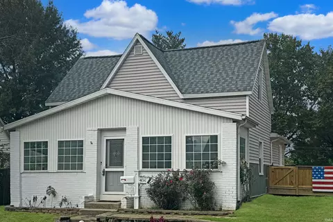 406 E Maple St, Boonville, IN 47601