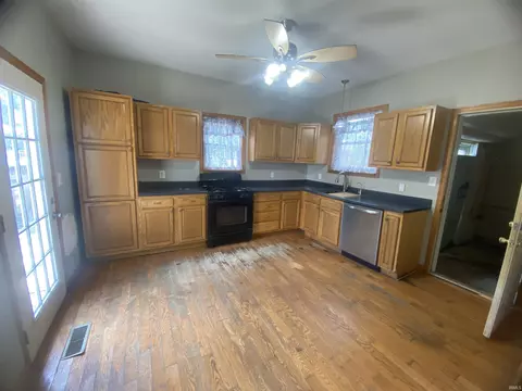 160 E Curry St, Markle, IN 46770 photo 5