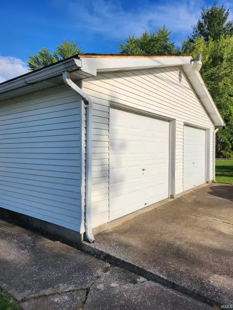 907 I St, Bedford, IN 47421 photo 2