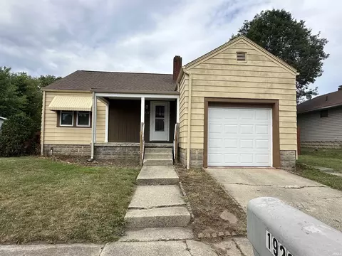 1922 W 9th St, Muncie, IN 47302
