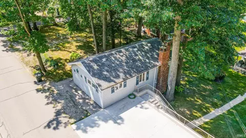384 Spring Beach Rd, Rome City, IN 46784