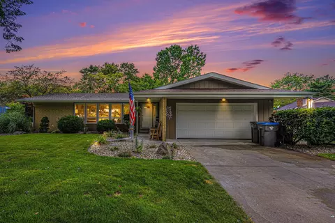 54105 Laguna Dr, Bristol, IN 46507