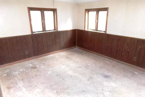 340 S Meridian Rd, Mitchell, IN 47446 photo 5