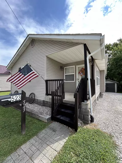 523 N Main St, Oakland City, IN 47660