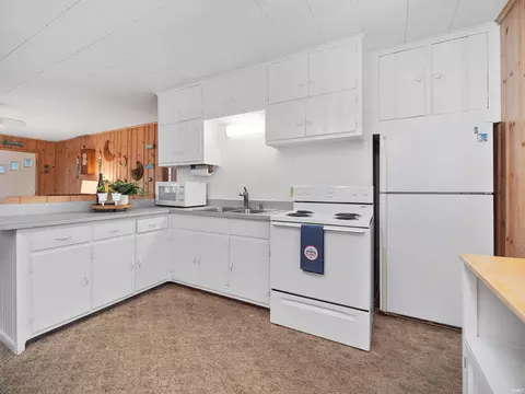 8174 E North Rd, Syracuse, IN 46567 photo 12