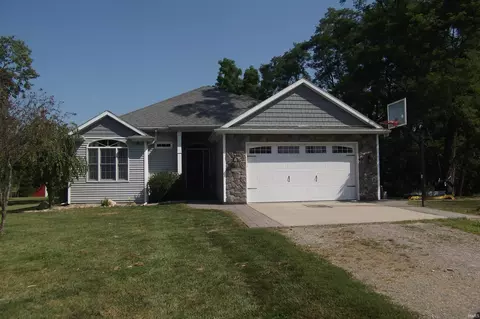 2190 W Waymire Rd, Pleasant Lake, IN 46779